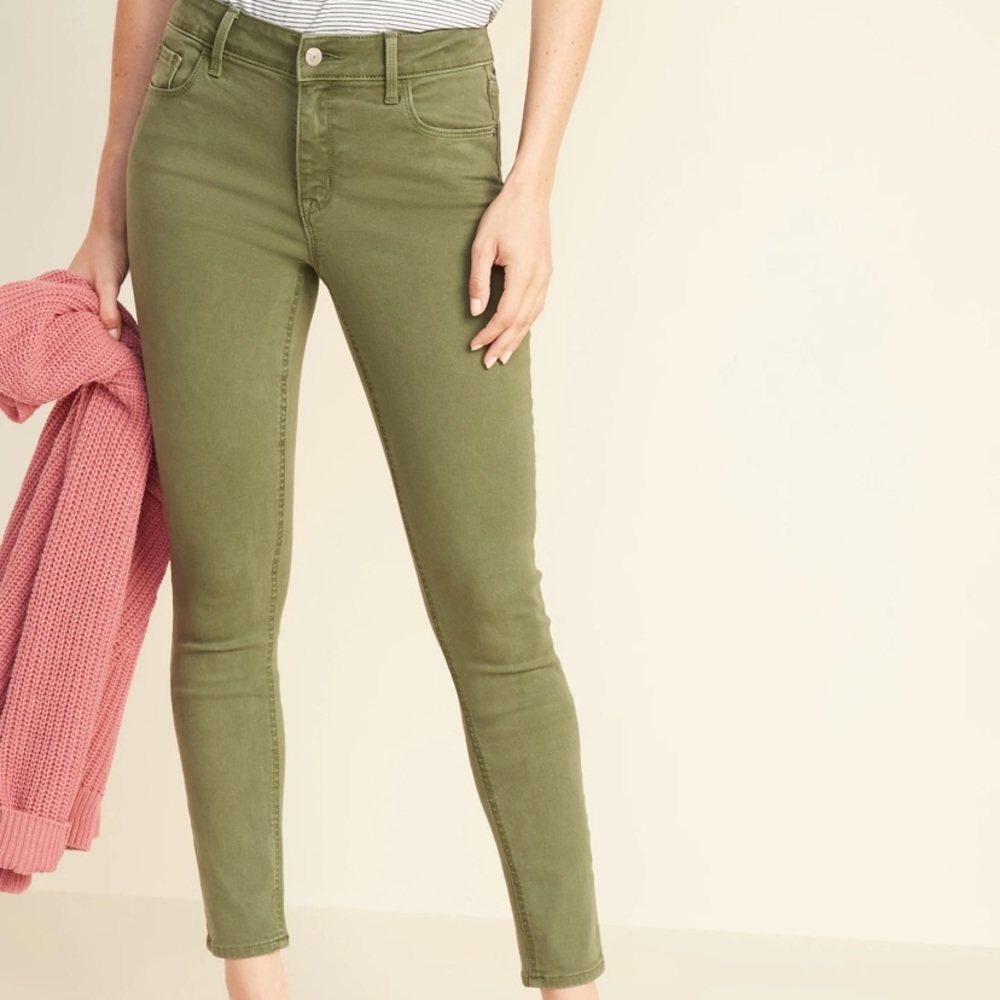 NWT Old Navy Skinny Jeans in Olive Green